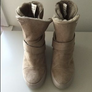 Dkny wedge suede boots
